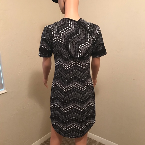 No Boundaries Activewear Dress or Tunic - Picture 3 of 5